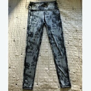 Athleta Gray Tie-Dye Salutation Leggings (Small)